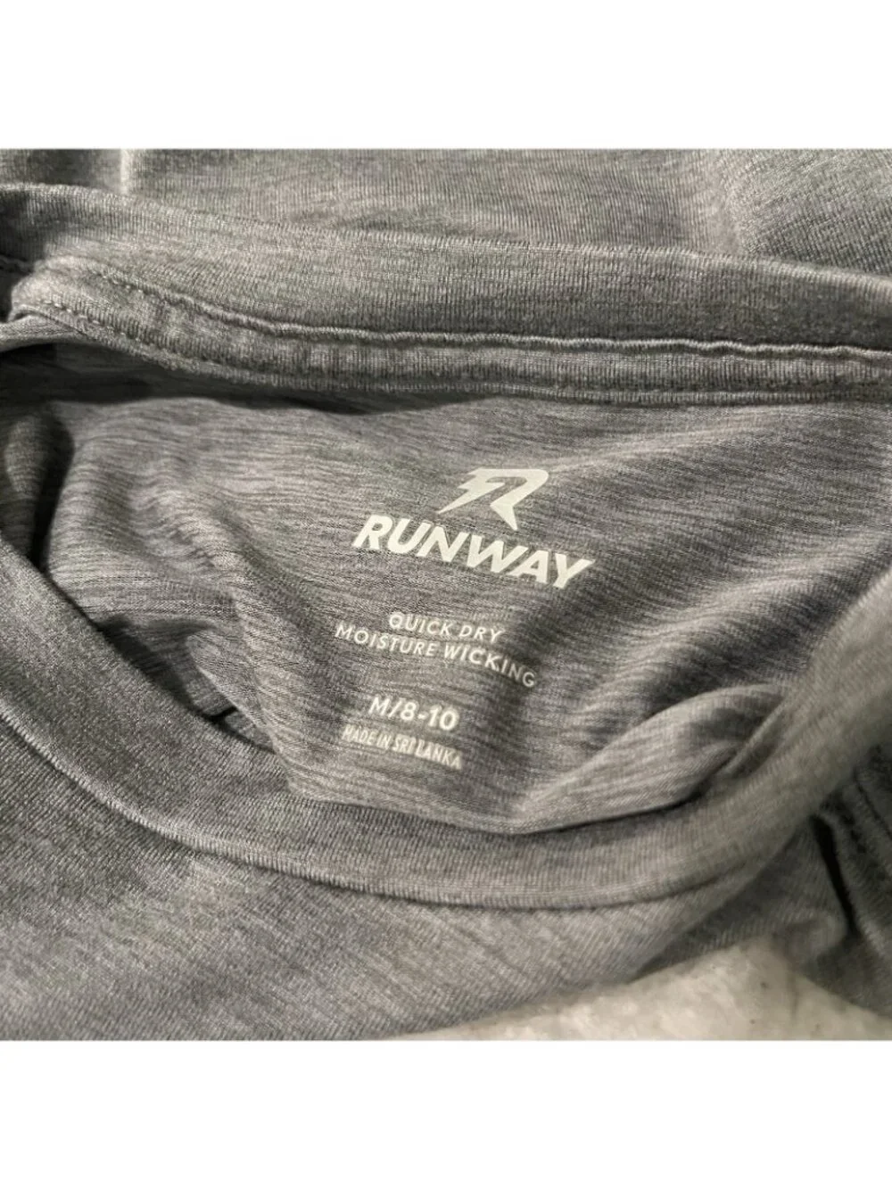Runway Shirt Boys Medium Gray Long Sleeve Crewneck Graphic Tee‎